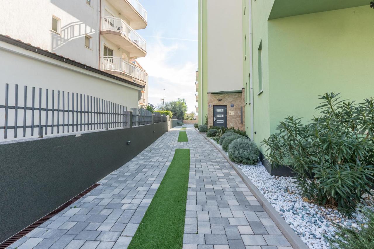 Apartman Lukiana*** Διαμέρισμα Σπλιτ Εξωτερικό φωτογραφία