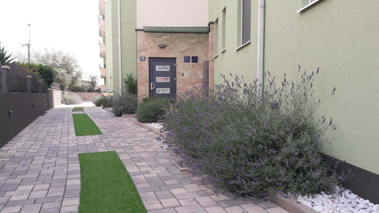 Apartman Lukiana*** Διαμέρισμα Σπλιτ Εξωτερικό φωτογραφία